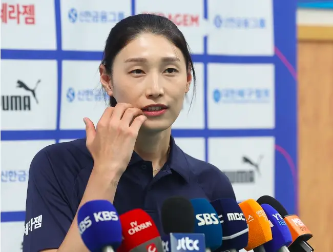 韩国体育外交又在憋大招，“排球女皇”金软景欲步柳承敏后尘