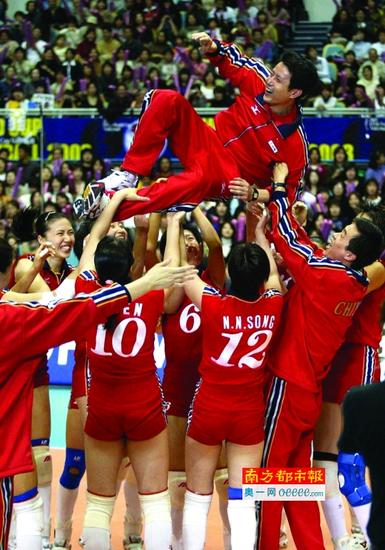 距离中国女排上一次世界杯夺冠，已过去12年。