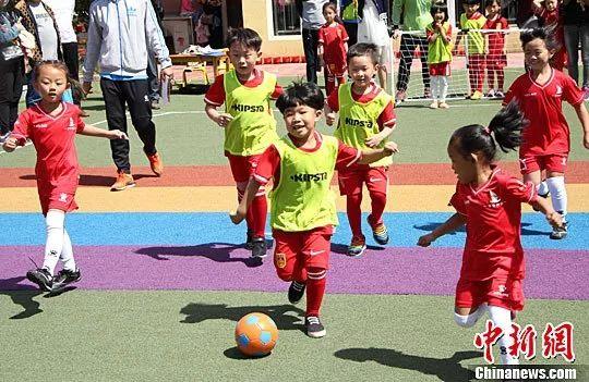 中国大力发展校园足球的目的_中国足球校园发展现状_中国校园足球的发展