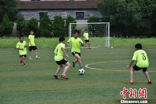 中国大力发展校园足球的目的_中国校园足球的发展_中国足球校园发展现状