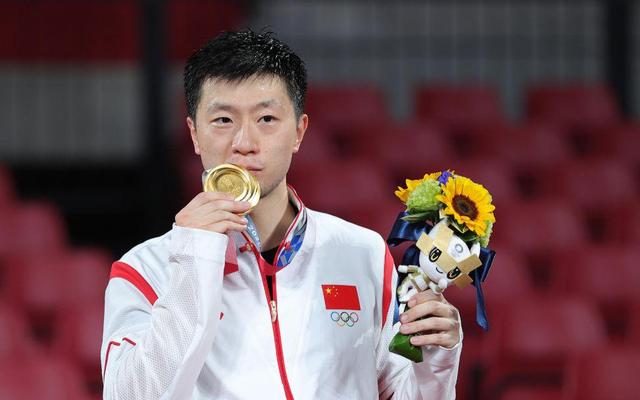 马龙成为史上首位卫冕奥运会乒乓球男单金牌的运动员。资料图/新华社
