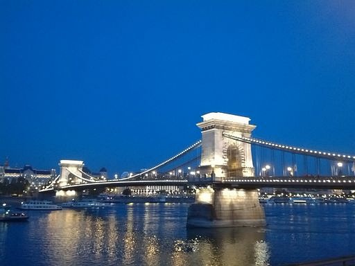 链桥夜景