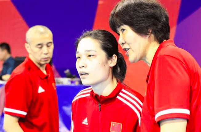 中国女排奥运会颁奖仪式_女排颁奖_奥运会女排颁奖仪式