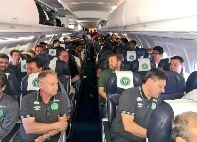 巴西男足坠机_巴西足球队坠机人员名单_巴西足球队员飞机失事