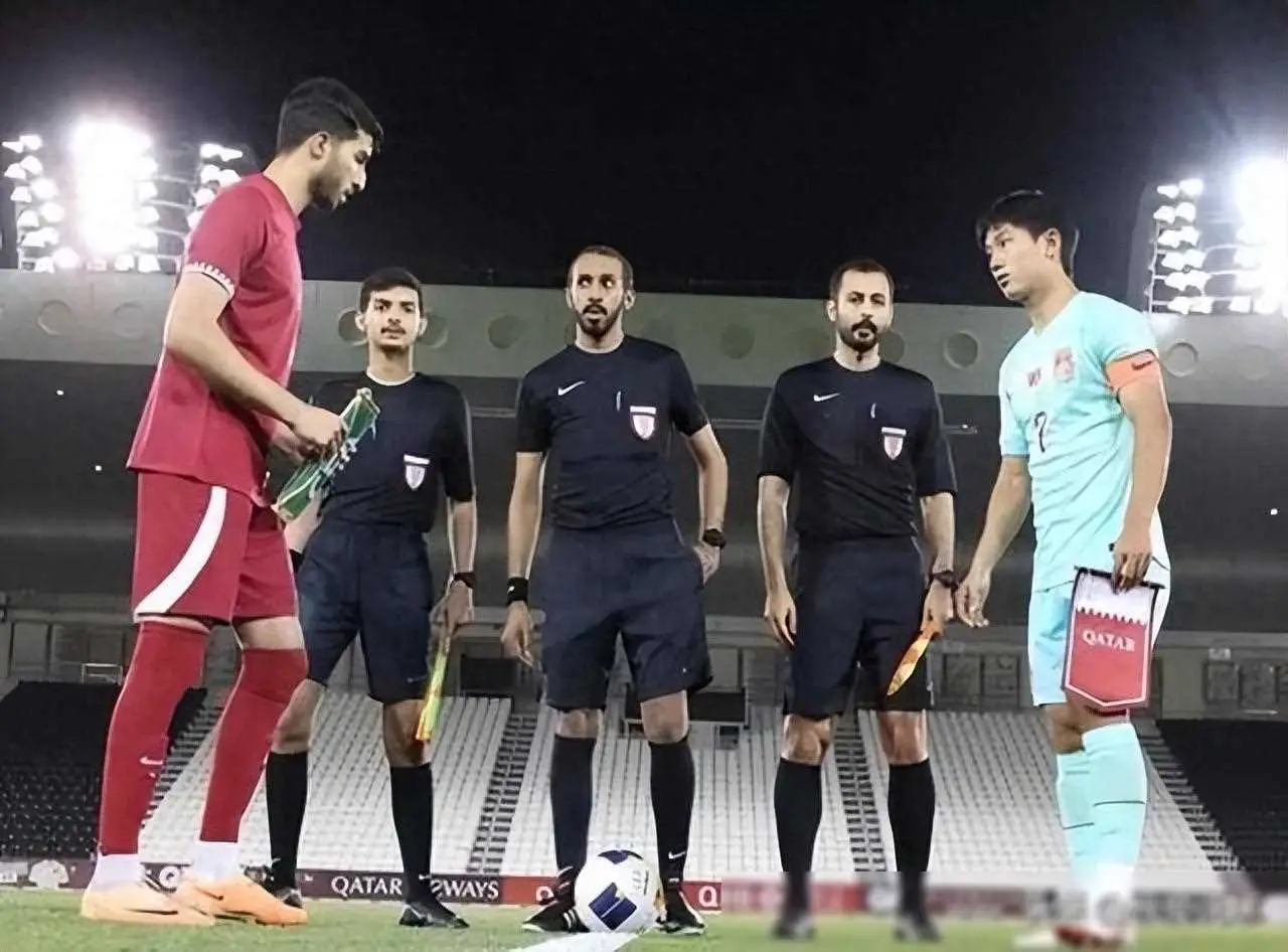中国对卡塔尔2比0_卡塔尔中国裁判_卡塔尔中国足球